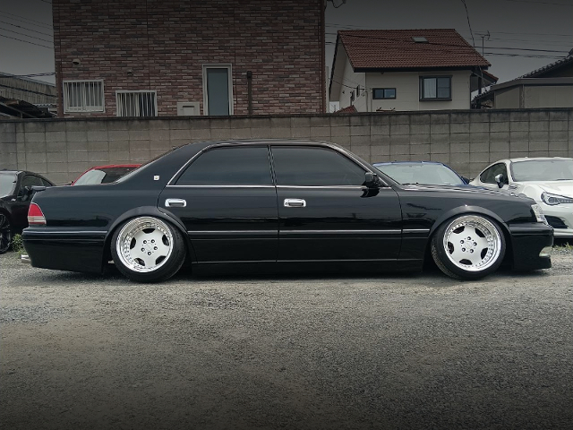 Side exterior of 10th Gen CROWN ROYAL SALOON G.