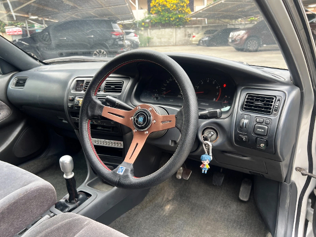 Dashboard of AE101 COROLLA 4-DOOR SEDAN.