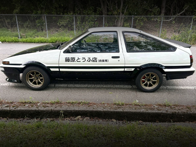 Left-side exterior of AE86 SPRINTER TRUENO GTV.
