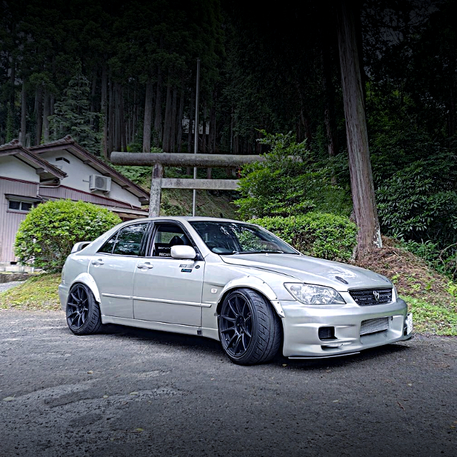 Front exterior of TOYOTA ALTEZZA.