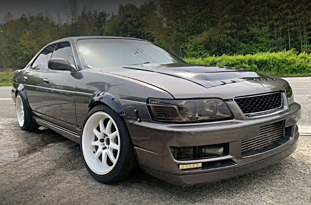Front exterior of C35 NISSAN LAUREL.