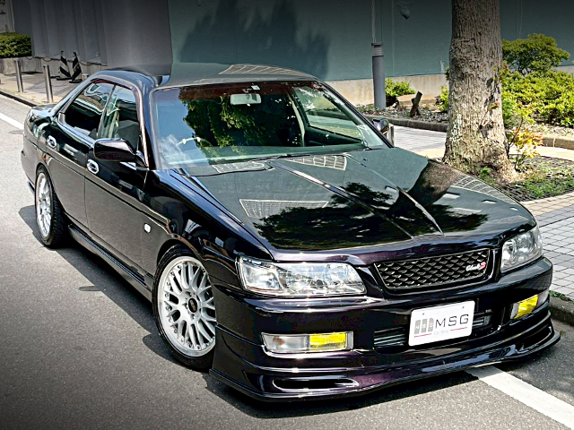 Front exterior of C35 NISSAN LAUREL.