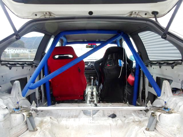 Roll cage and seats of EK9 HONDA CIVIC TYPE-R.