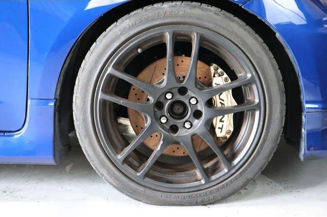 6-POT caliper upgrade.