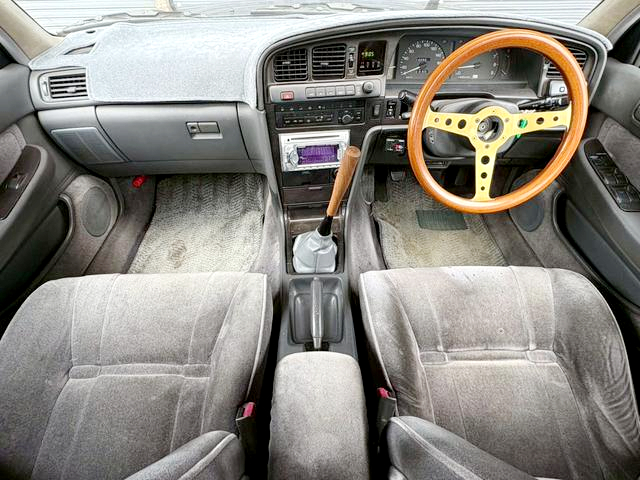 Interior of GX81 CRESTA SUPER LUCENT TWIN CAM 24.