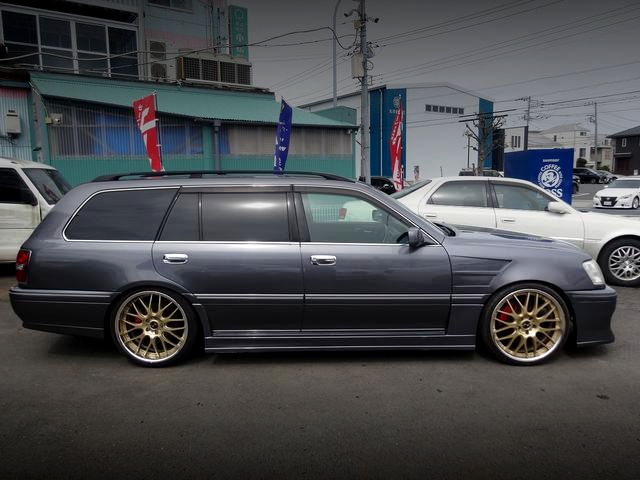 Side exterior of JZS171W TOYOTA CROWN ESTATE ATHLETE V.