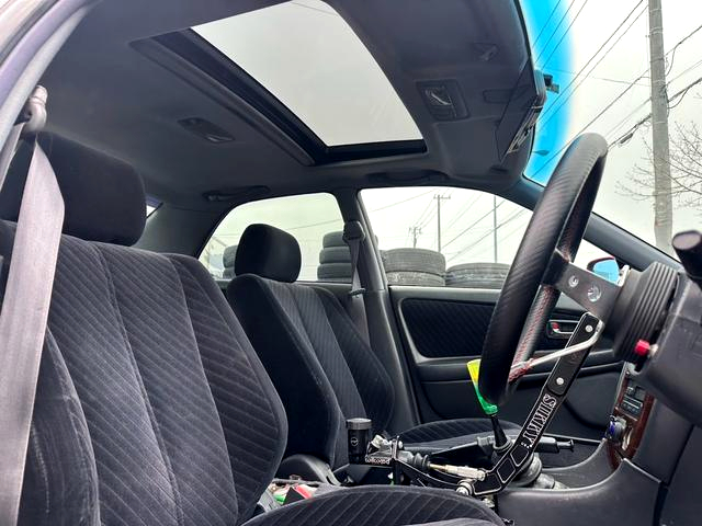 seats and sunroof of JZX100 CHASER TOURER-V.