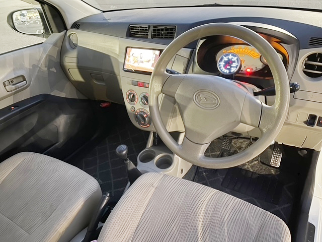 Interior of L285S DAIHATSU MIRA L.