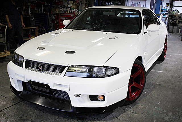 Front exterior of BCNR33 SKYLINE GT-R.