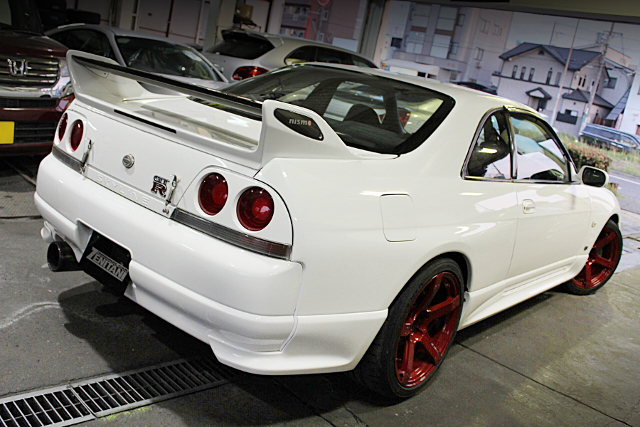 Rear exterior of BCNR33 SKYLINE GT-R.