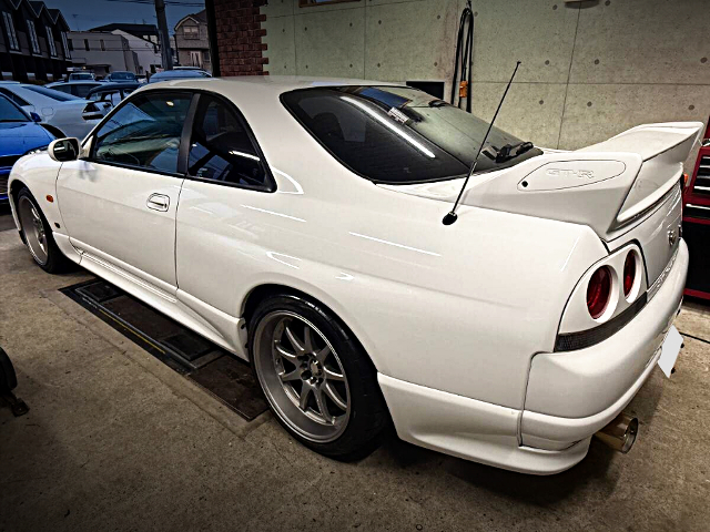 Rear exterior of R33 SKYLINE GT-R.