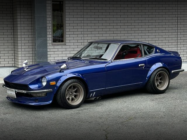 Front exterior of Blue S30 FAIRLLADY Z.