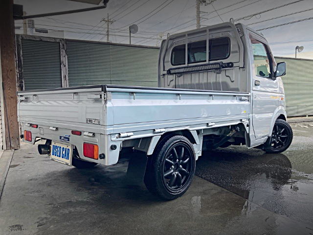 Rear exterior of 10th Gen SUZUKI CARRY.