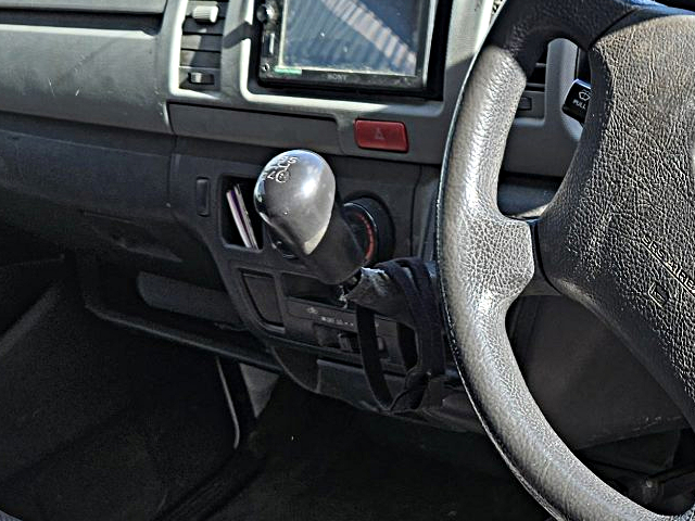 5-Speed manual shift knob.