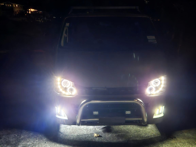 Headlights of 5th Gen TRH200V HIACE.