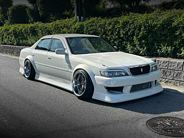 Front exterior of JZX100 CRESTA ROULANT G.