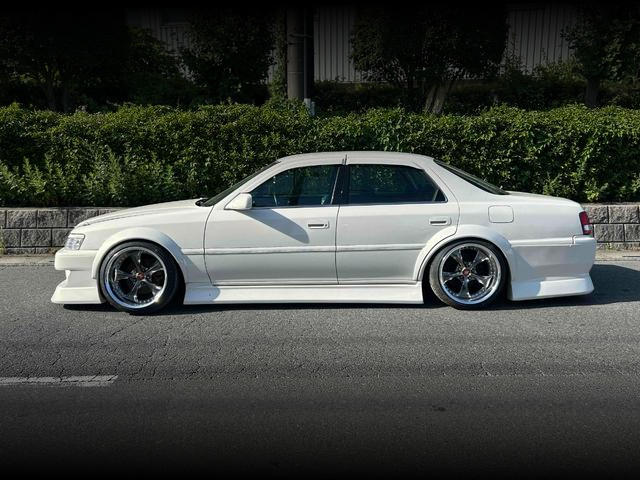 Side exterior of JZX100 CRESTA ROULANT G.