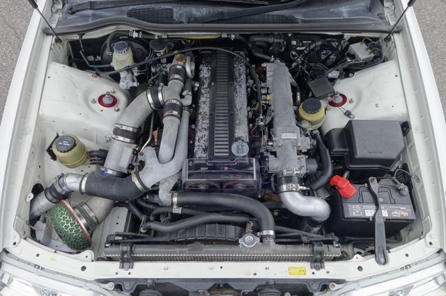 1JZ twin turbo engine in the 8th Gen TOYOTA MARK 2 engine room.