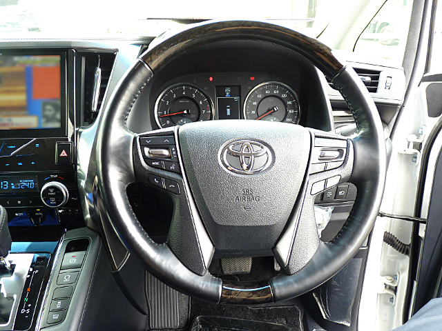 Driver side Dashboard of GGH30W ALPHARD 3.5 SA C-PACKAGE.