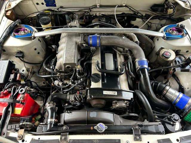 RB25DET 2500cc turbo engine.