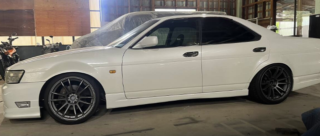 Side exterior of C35 NISSAN LAUREL.