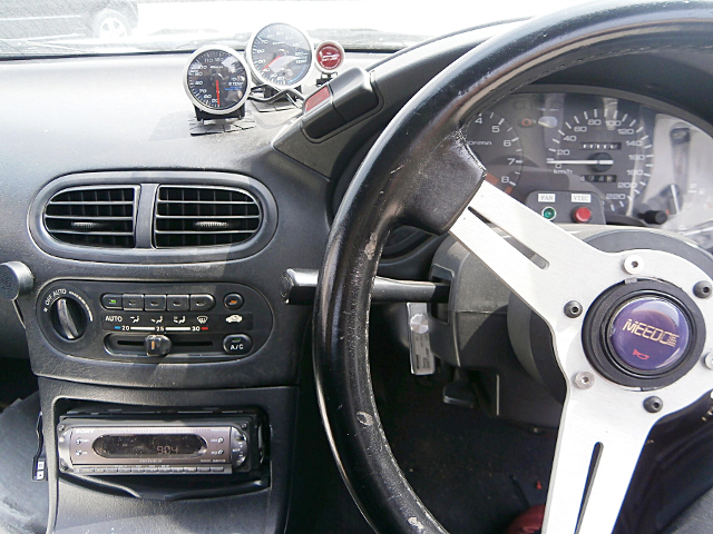 Dashboard of EG2 CR-X DELSOL.