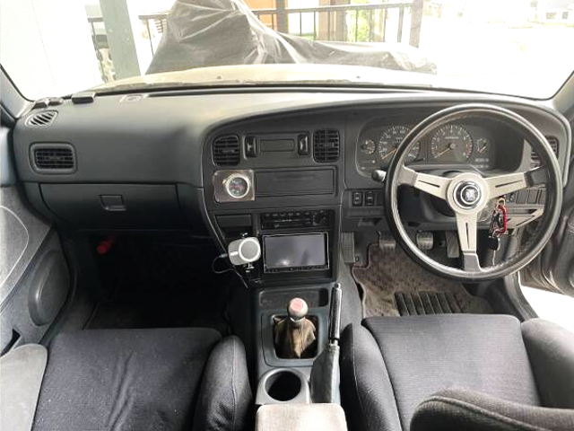 Dashboard of HK30 NISSAN CREW.