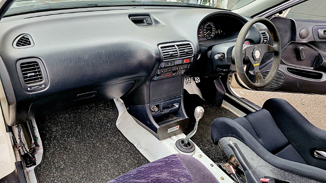Passenger side Dashboard of DC2 INTEGRA TYPE-R.