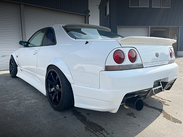 Rear exterior of ECR33 SKYLINE 2-DOOR.