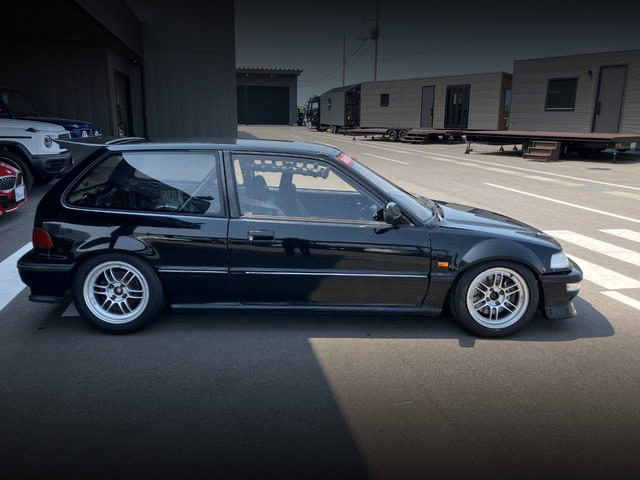 Side exterior of EF9 CIVIC SiR 2.