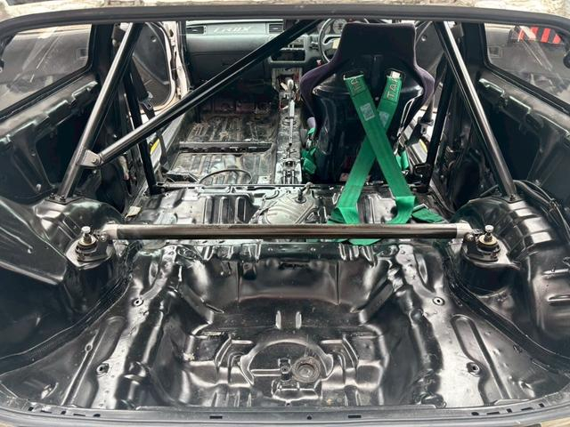 Roll cage and single seat of EG6 CIVIC SiR2.