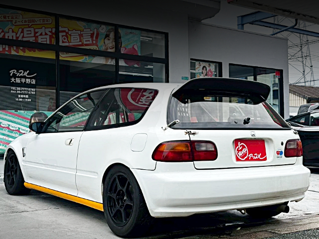 Rear exterior of EG6 CIVIC SiR2.