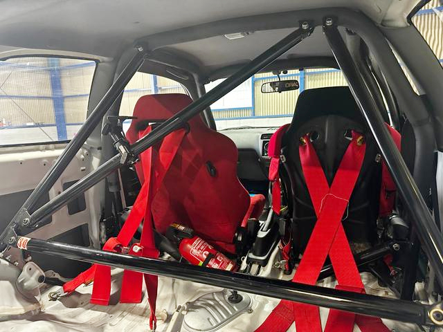 Roll cage bucket seats.