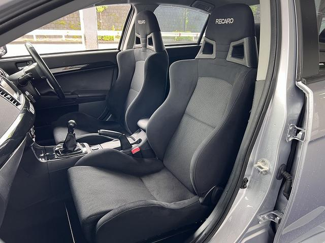 Interior seats of WIDEBODY LANCER EVOLUTION X GSR.