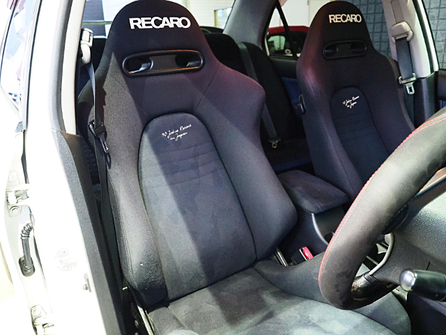 Interior seats of LANCER EVOLUTION 8 GSR.