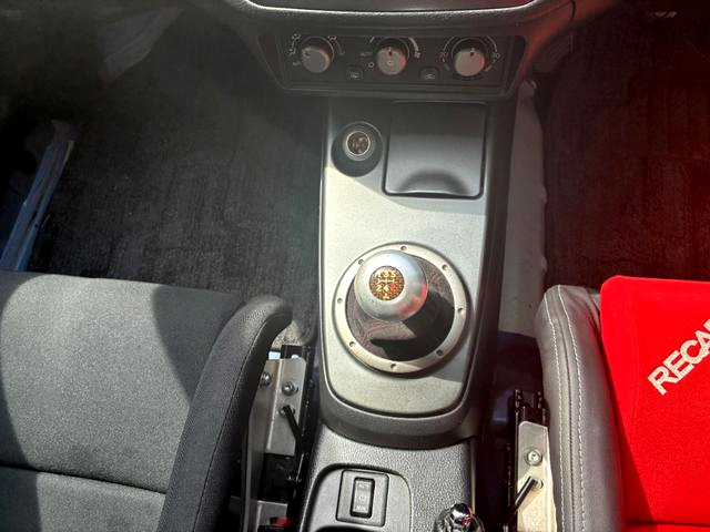 5-Speed Shift knob of LANCER EVOLUTION 9 GT.
