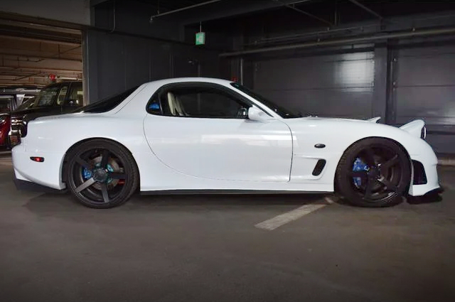 Side exterior of FD3S RX-7 TYPE R BATHURST.