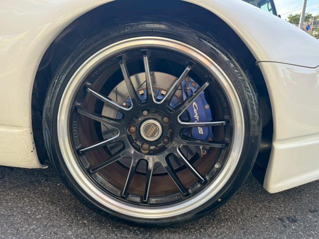 Front Rim and Central 20 caliper.