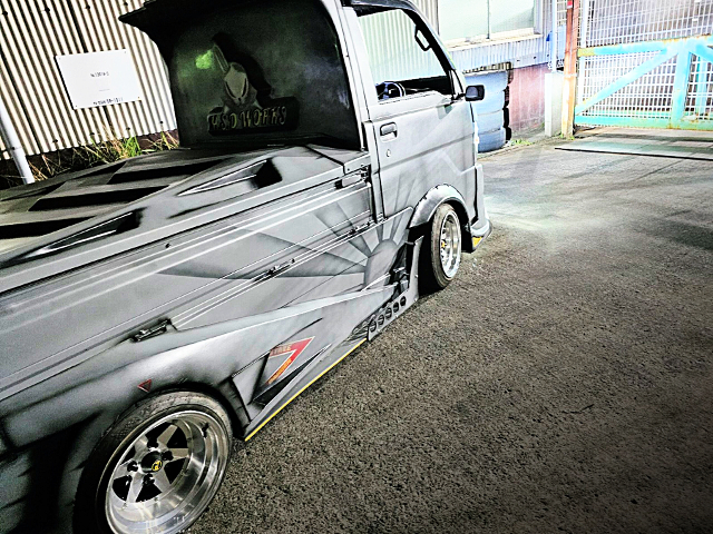 Side exterior of 9th Gen DAIHATSU HIJET TRUCK.