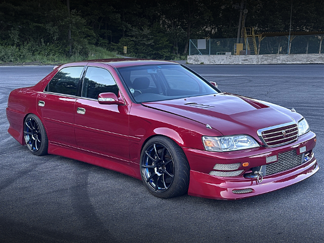 Front exterior of JZX100 TOYOTA CRESTA.