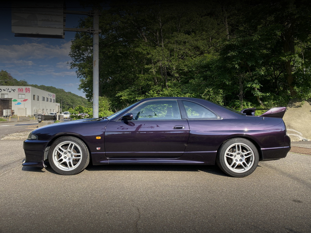 Side exterior of R33 SKYLINE GT-R V-SPEC.