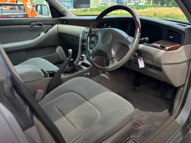Manual shift conversion interior of C35 NISSAN LAUREL.