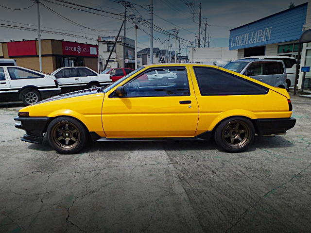 Side exterior of AE85 SPRINTER TRUENO SR.