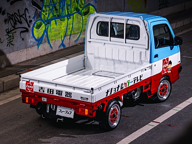 Rear exterior of DA16T SUZUKI CARRY KC AC PS 3-WAY OPEN.