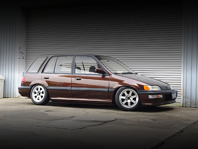 Front exterior of EF5 CIVIC SHUTTLE BEAGLE.