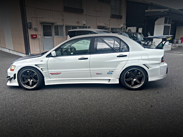 Side exterior of WIDEBODY LANCER EVOLUTION 7 RS.
