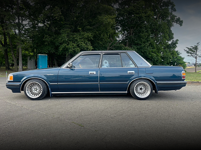 Side exterior of GS120 TOYOTA CROWN.