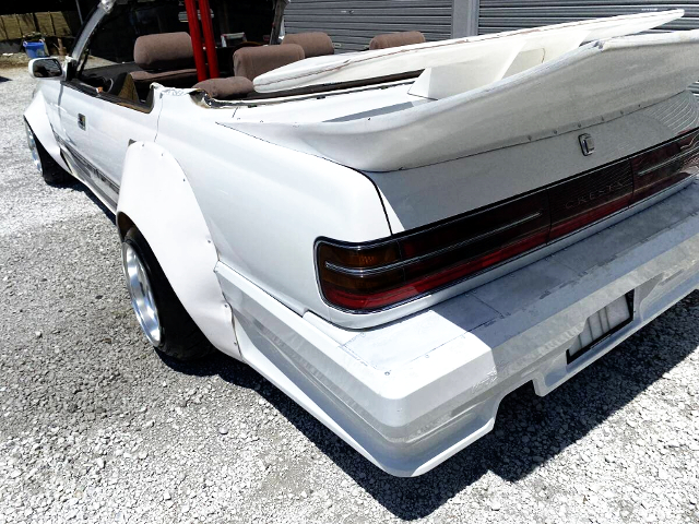 Left Rear side exterior of GX81 CRESTA.