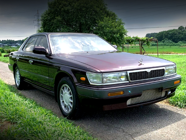 Front exterior of HC33 NISSAN LAUREL.