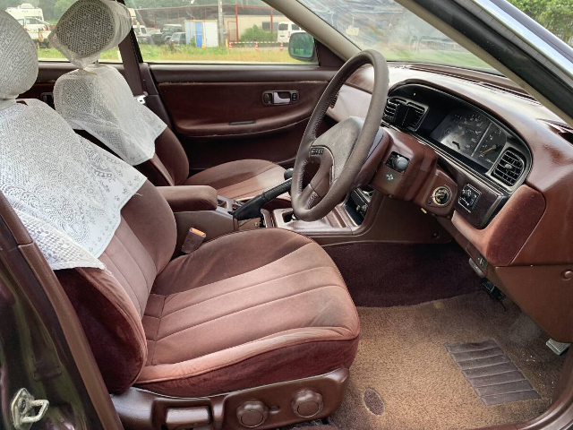 Front seats of HC33 NISSAN LAUREL.